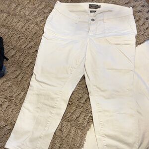 Torrid White cropped Straight-Leg white denim pant